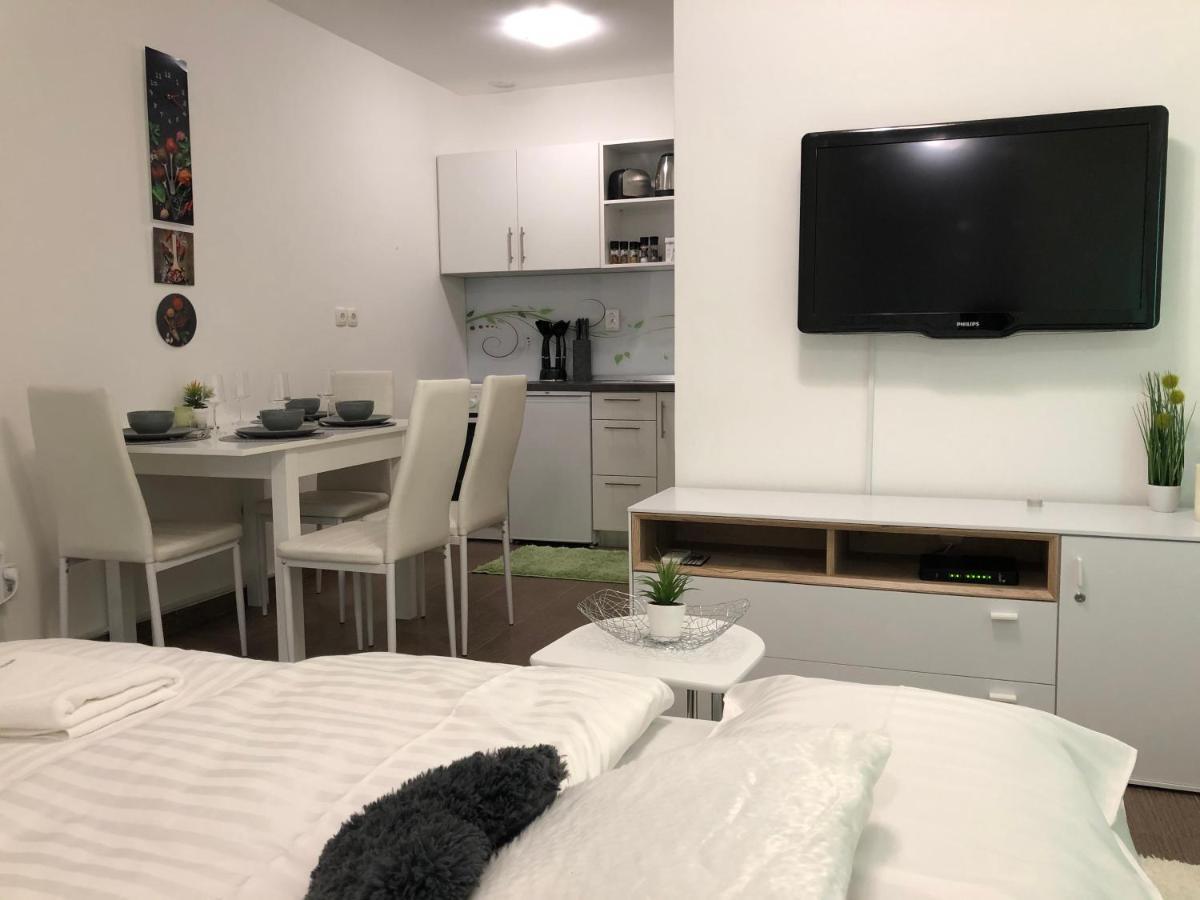 Modern Center Studio Under The Castle II Free Parking Leilighet Ljubljana Eksteriør bilde
